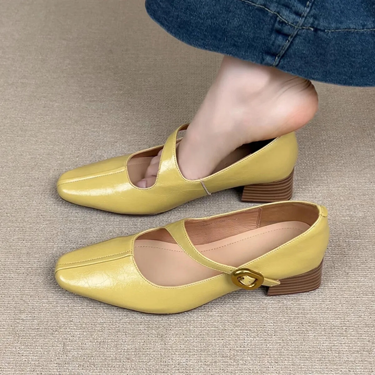 

Женские туфли в французском стиле с одной пуговицей, квадратным носком и низким вырезом, на толстом каблуке, универсальные туфли Мэри Джейн в ретро-стиле.