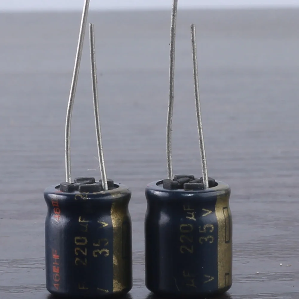 

50pcs Panasonic FC 220uF 35V 220mfd 10X13mm lelectrolytic capacitor 105℃