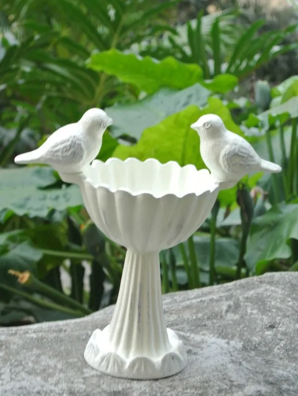 Cast iron handicrafts, bird feeders, home decorations, and ornaments