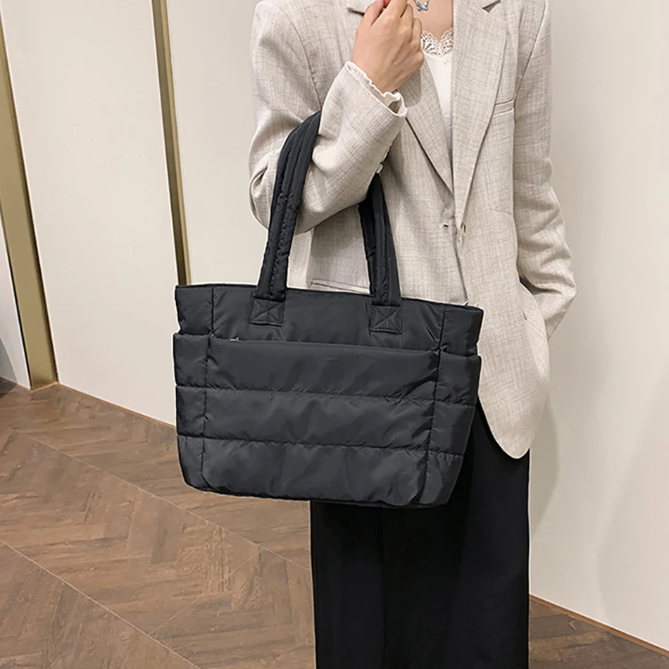 

Women Large Capacity Commuting Handbag New Minimalist Totes Summer Autumn Fashion Lightweight Nylon Fabric College Shoulder Bag