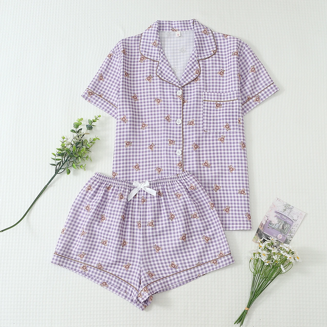 Two-Piece Comfortable Purple and White Plaid Bear Print Lapel Button-Down Short-Sleeve Top with Pockets and Bow Shorts, Spring and Summer Women's Pajama Loungewear Set Suitable for Home Use