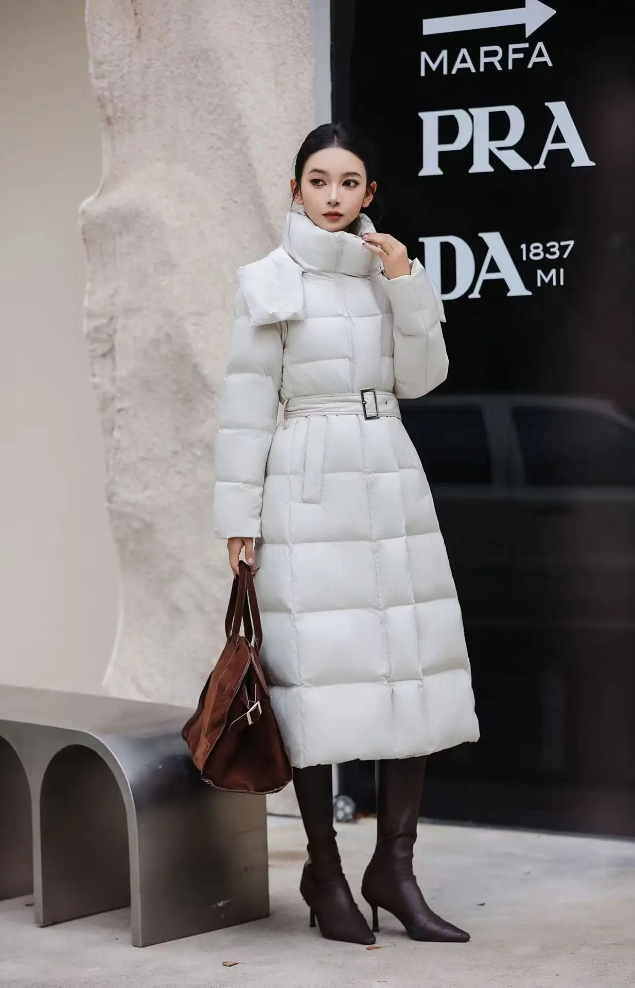 

Long Women's Loose Down Jacket with Hood Winter 90% White Duck Down Puffer Jacket Elastic Waist for Slim Fit Tie-Up Outerwear