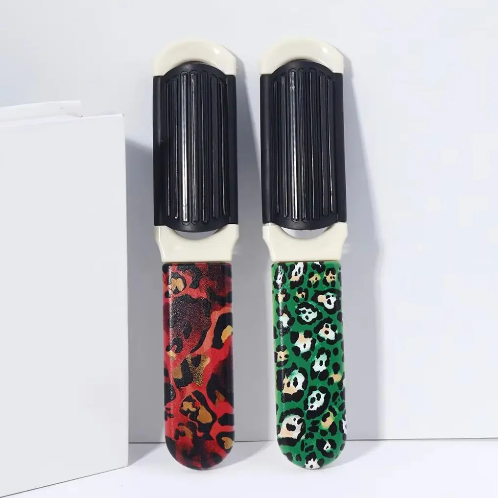 

Компактная складная расческа с леопардовым принтом, 1 шт., портативное дорожное зеркало для макияжа, подходит для нормальных типов волос, в качестве праздничного подарка