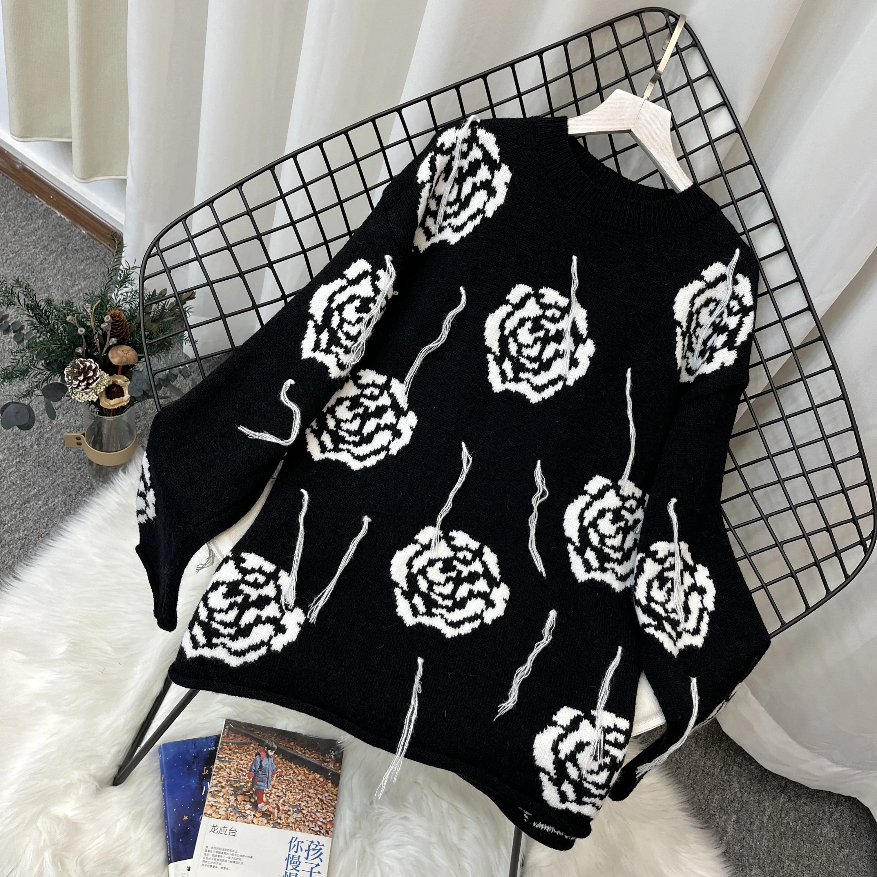 

Rose Flower Black White Sweaters Women Autumn New Design Rose Knitted Pullovers Femme Rose Flower Sweaters