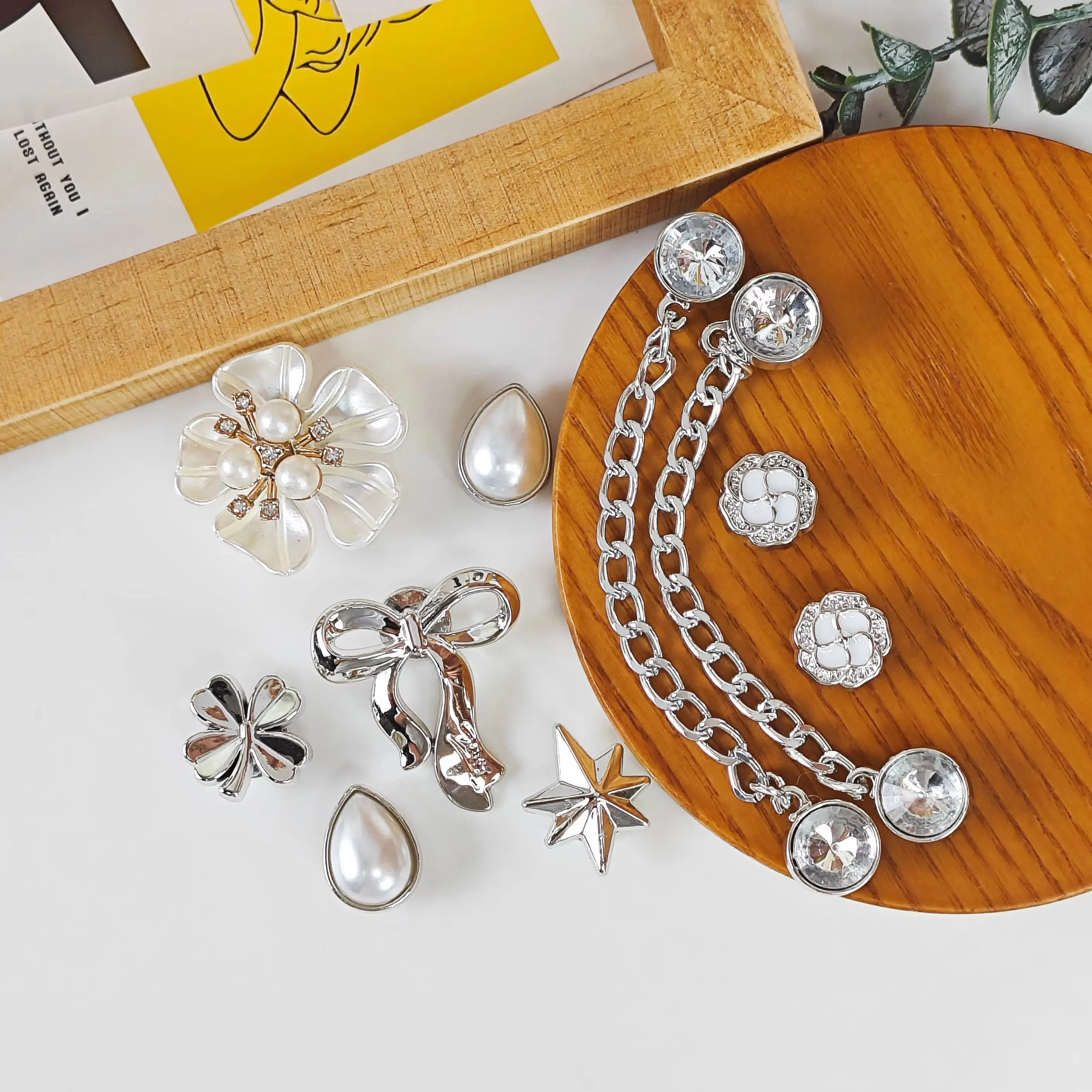 10Pcs DIY Shoe Decoration Charms: Shiny Flowers, Bows, Stars, Water Drop Pearls, Rhinestone Chain Decorative Buckles, Non-Metal Lightweight Material, Y2K Fashion Versatile Cute Personality Accessories for Men and Women, Suitable for Eva Beach Shoes, Sandals, Removable Shoe Decorations, Holiday Gifts