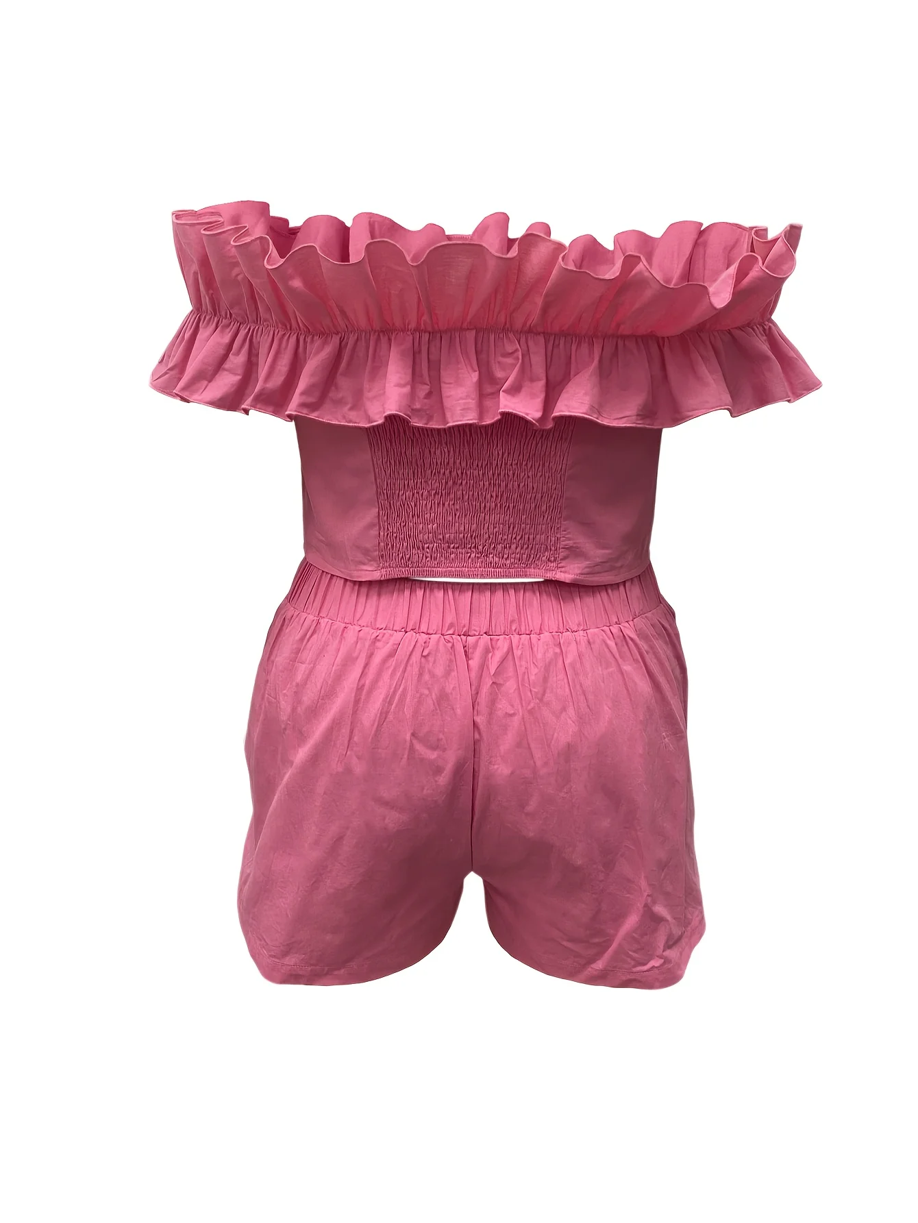 Conjunto chique de blusa cropped com babados e shorts de cintura alta combinando – roupa de verão pronta para férias