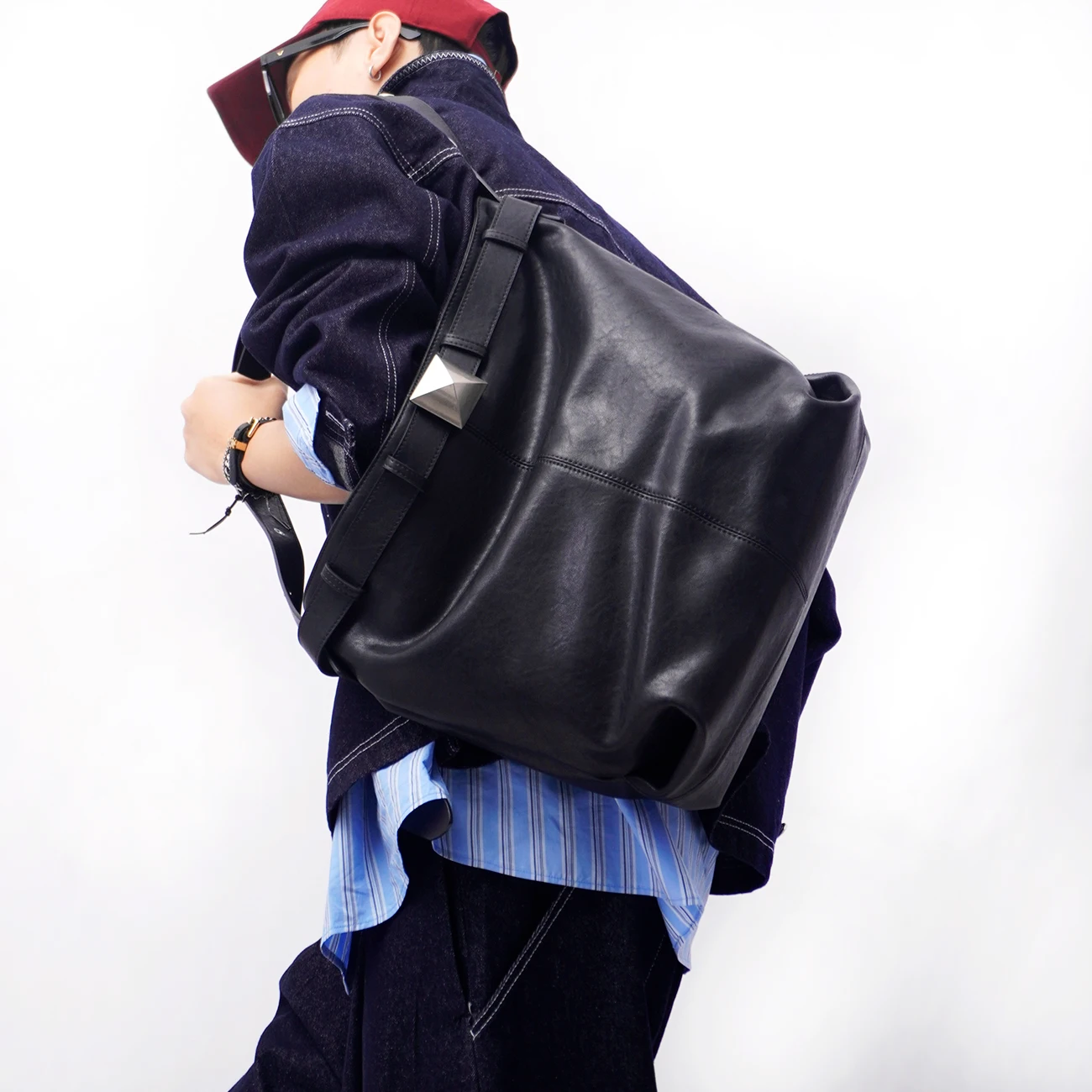 

Luxury Brand Bucket Shaped Top Layer Cowhide Shoulder Bag Personalized And High-end Travel And Commuting Diagonal Cross Bag Tide