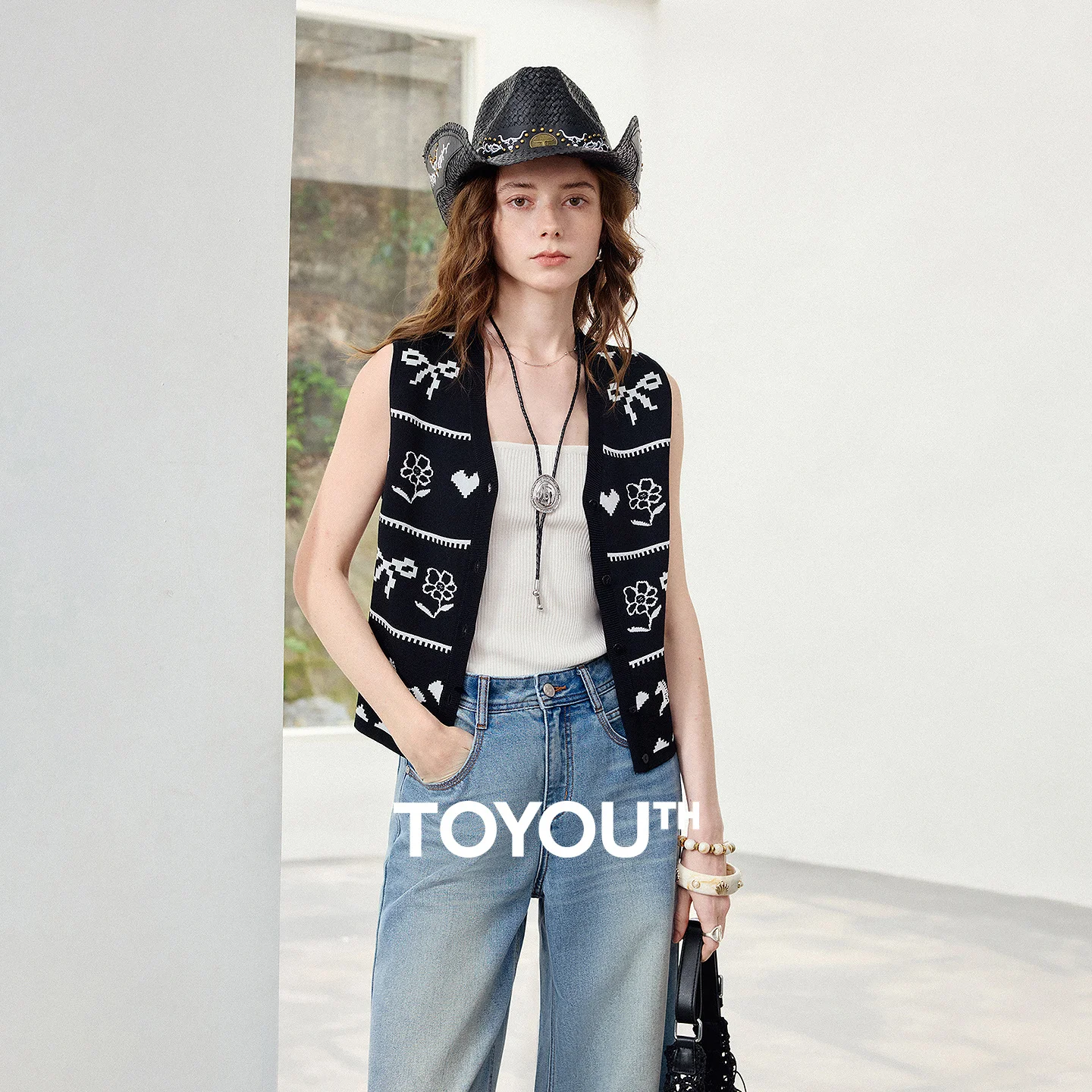 

TOYOUTH Women Knit Vest 2026 Summer Double Curved Knit V Neck Fair Isle Jacquard Black Slim Fit Stylish Casual Tops