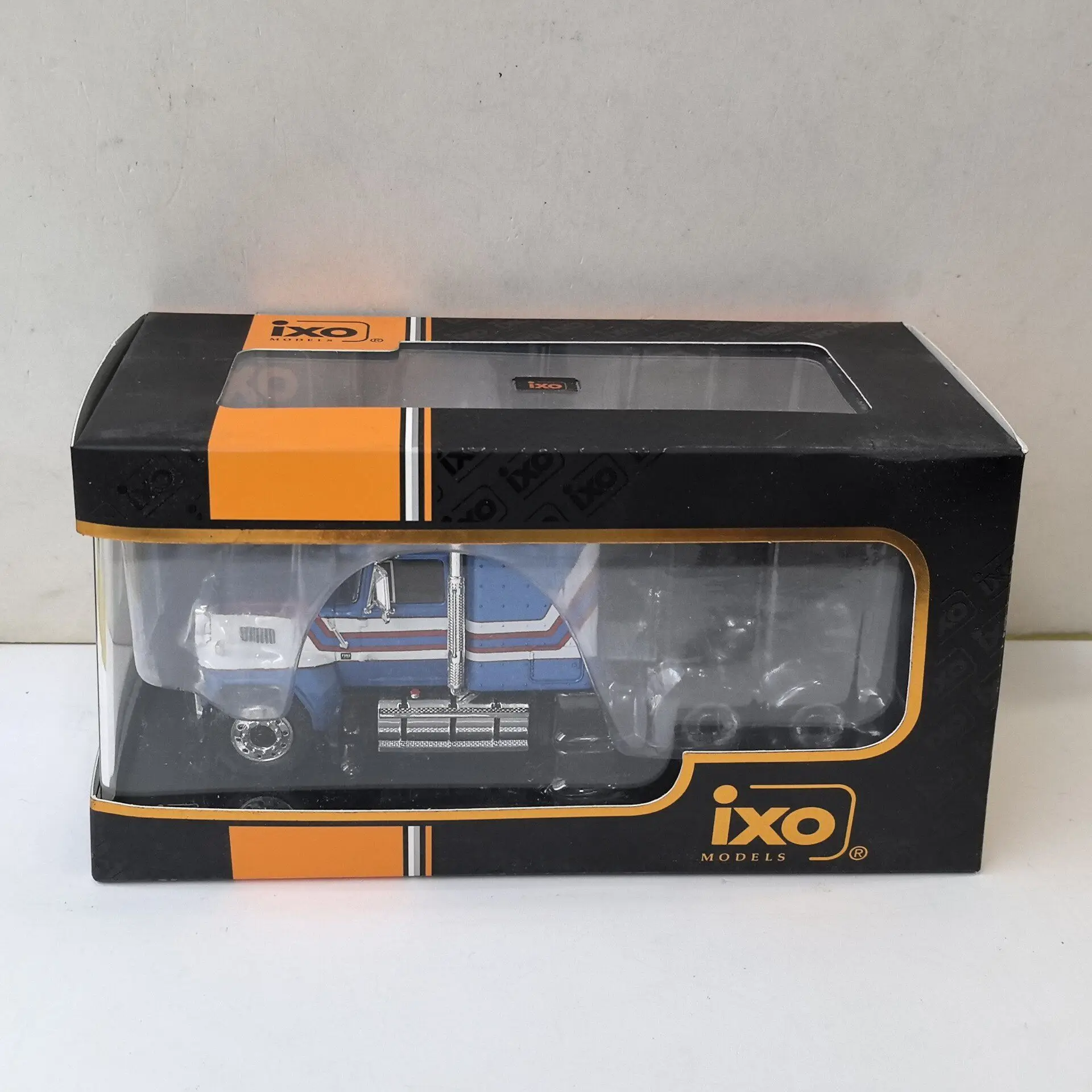 

Diecast IXO American Truck Trailer Ford LTL-9000 1978 1:43 Scale X2X4 Alloy Car Model