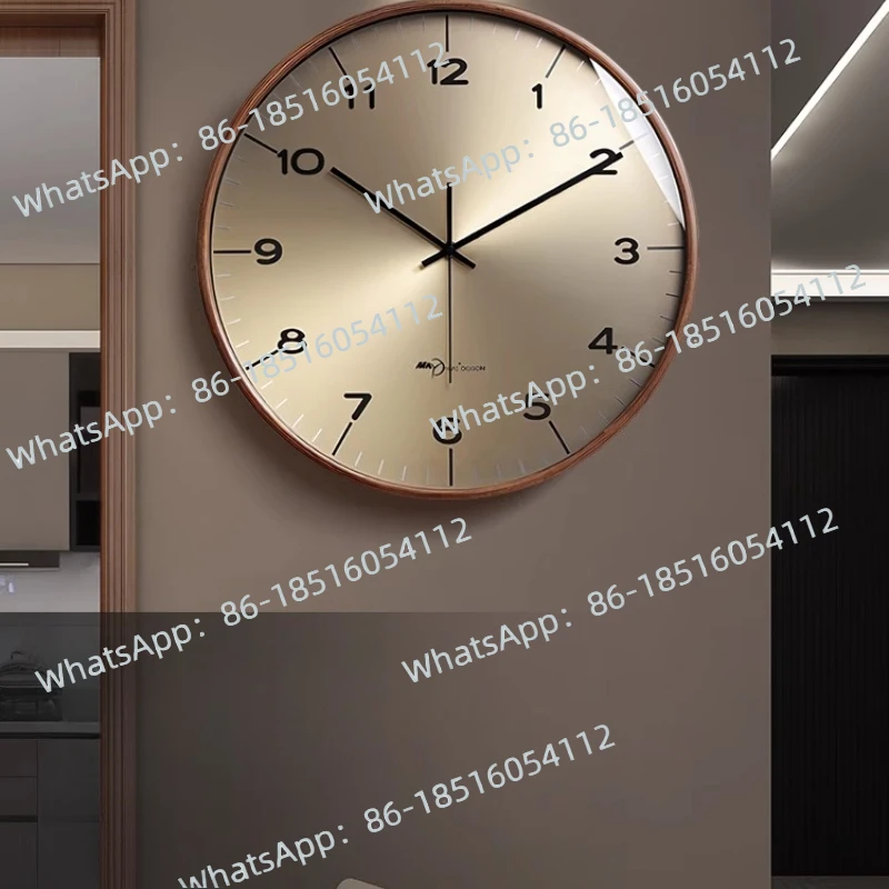 

Легкие роскошные простые настенные часы для гостиной из цельного дерева, современная высококачественная новая модель