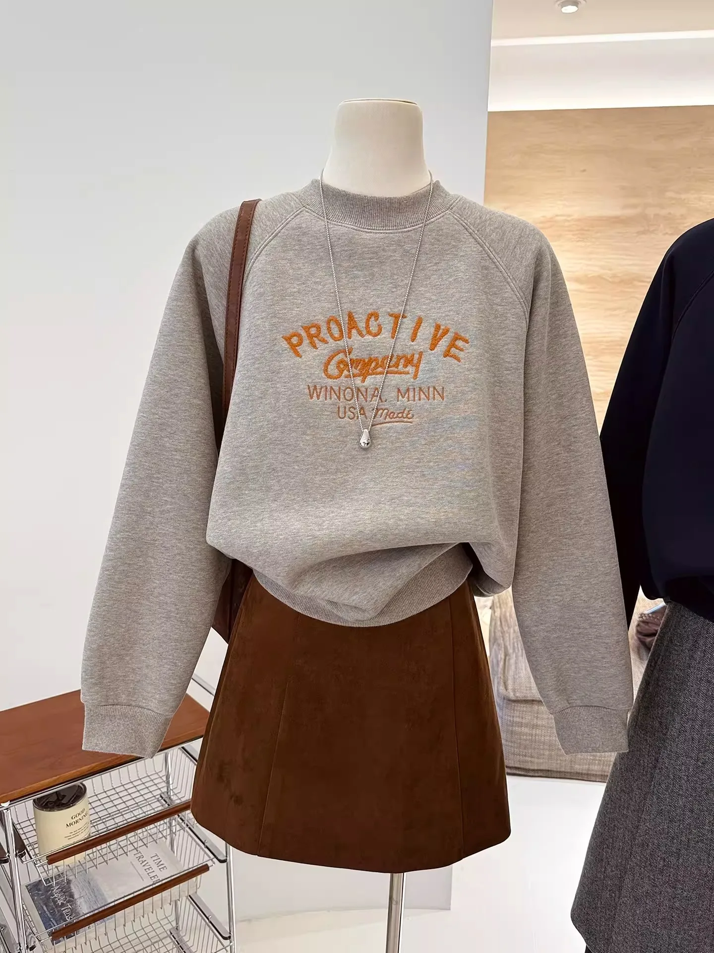 

Корейская женская толстовка оверсайз с вышивкой и надписями, утепленная, теплая, с высоким воротником, пуловер для осени