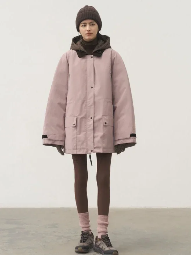 2025 Moda europea Invierno Nueva chaqueta de plumón para mujer Chaqueta de trabajo holgada con empalme a prueba de viento para ir al trabajo