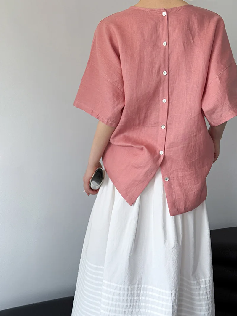 Personalização de Roupas Femininas Europeias: Novos Estilos Verão 2026 - Camisa de Linho de Manga Curta Solta e Modeladora com Botão Único nas Costas