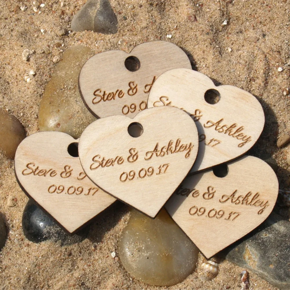 

Personalized 50Pcs Wedding Favor Wooden Heart Tags Holiday Gift Accessories Wedding Preparation Party Welcome Gift Souvenir Tags
