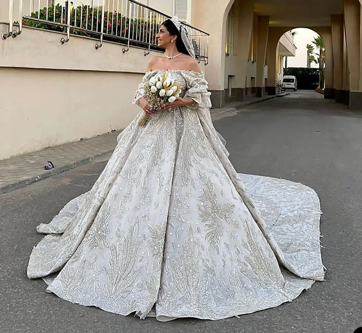 Full Crystal Princess Ball Gown Wedding Dress Beads Off Shoulder 3D Flowers Short Sleeve Sequins Bridal Gowns Bride robes Custom