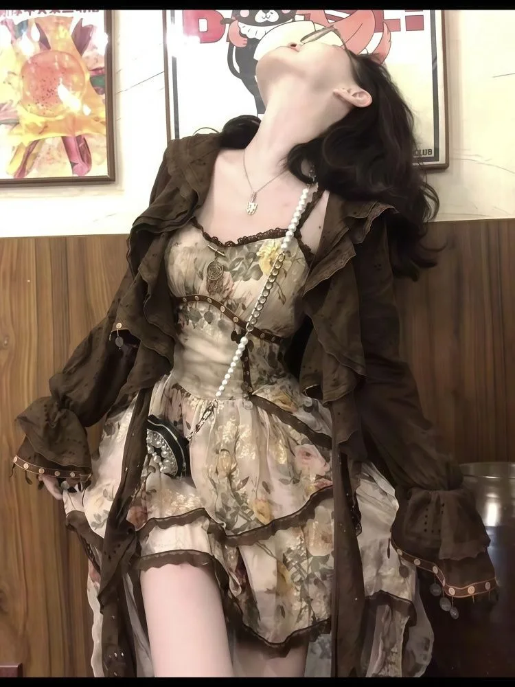 เสื้อคลุมคาร์ดิแกนแขนยาวสไตล์วินเทจประดับระบายหวานๆ ปี 2025 สำหรับผู้หญิง + ชุดเดรสทรงเข้ารูปแบบไม่สมมาตร สไตล์เสื้อสายเดี่ยว ชุดเซ็ตสองชิ้นใหม่สำหรับต้นฤดูใบไม้ผลิ