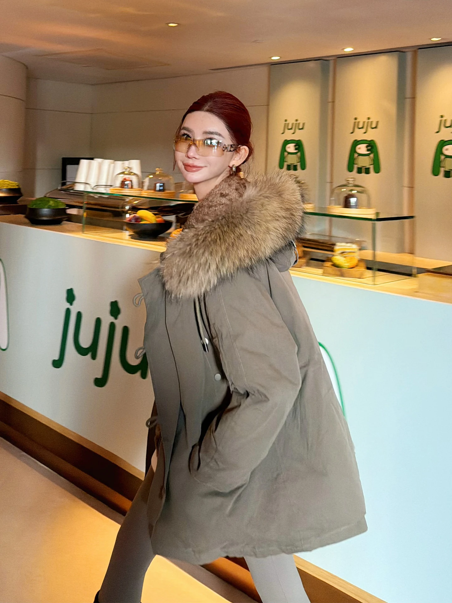 Li Wan Jun Parka de luxe pour femme, nouvelle collection automne-hiver, avec col en fourrure extra large, style Workwear, modèle National Stand 90, en duvet blanc