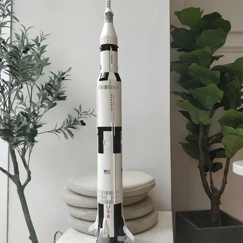 Modelo clásico del vehículo de lanzamiento Apollo Saturn V, cohete y almohadilla de lanzamiento, bloques de construcción aptos, juguetes educativos para niños, regalos