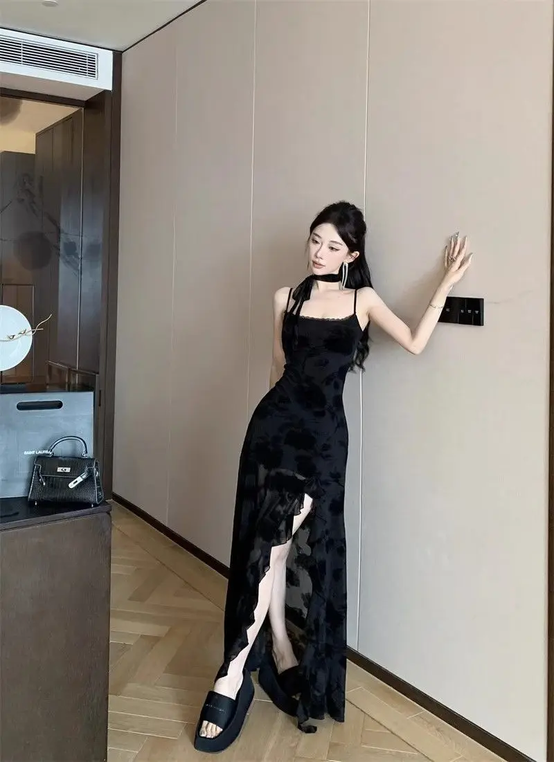 Vestido Halter de Jacquard de encaje negro para mujer Y2K, vestido Sexy de verano con abertura de longitud media y cintura alta con tirantes finos, vestido ajustado con camisola 2025