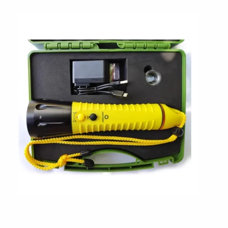 Fitech F12 PRO Professional Diving Flashlight 1000Lumens Rechrgaeble Include Battery