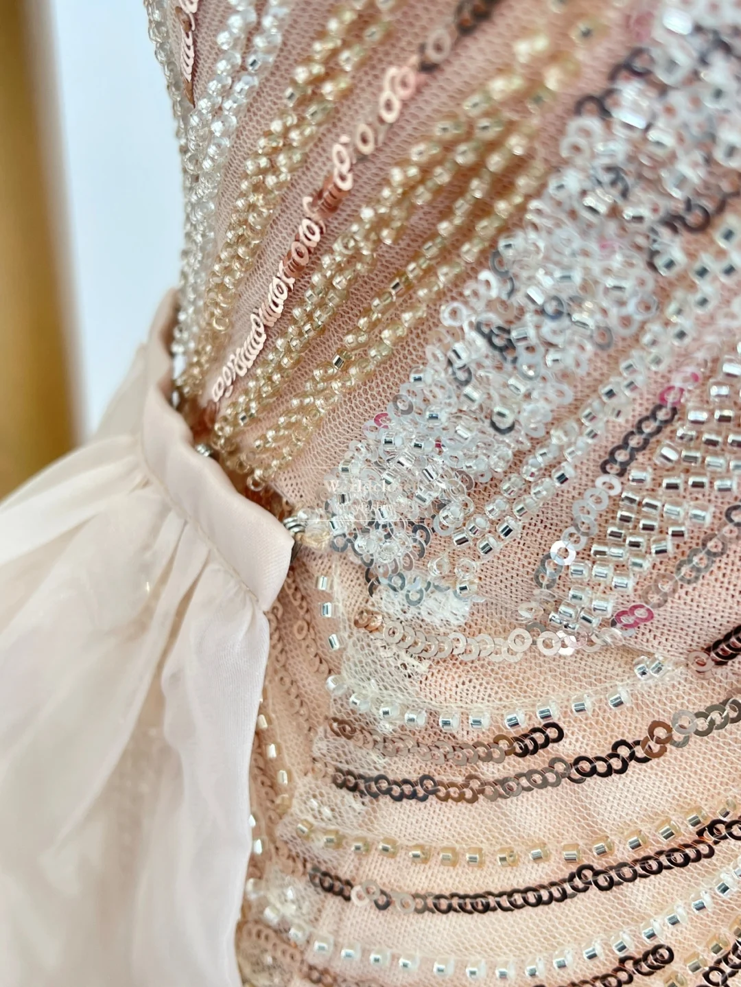 Abiti lunghi a tubo senza schienale con perline e paillettes rosa polvere per la festa 2025 Nuovo design