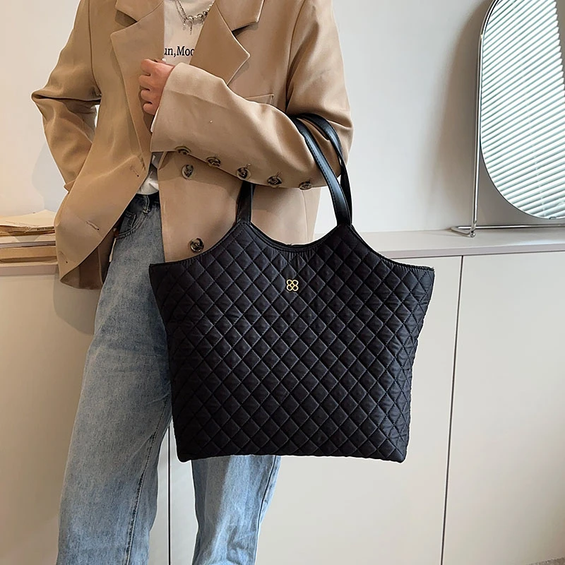 

Элегантная дизайнерская женская сумка-кроссбоди из высококачественной кожи для городского стиля и повседневного использования