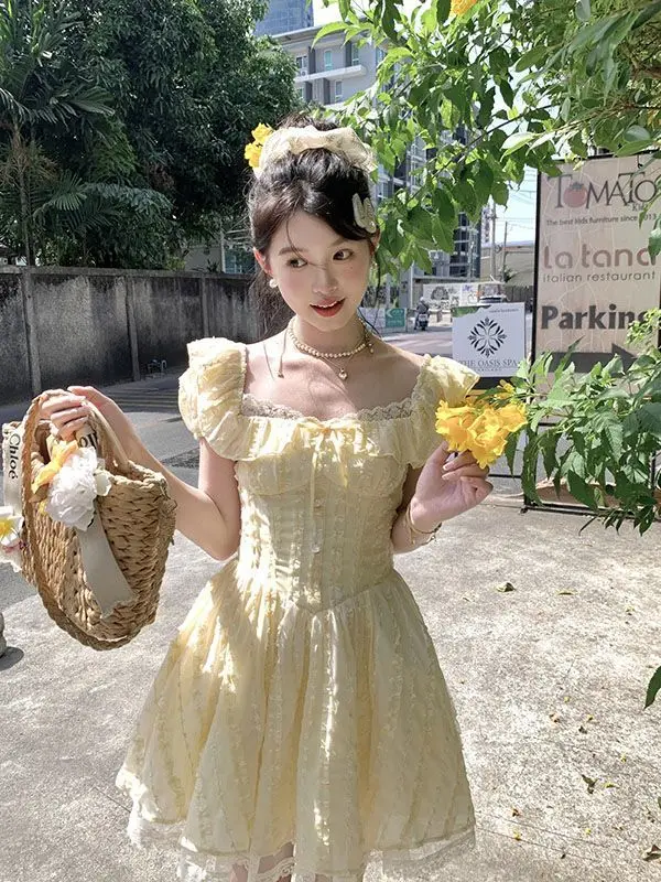 Femmes vêtements robes été haut de gamme avancé conçu Niche français doux fille Style taille minceur dentelle princesse robe courte