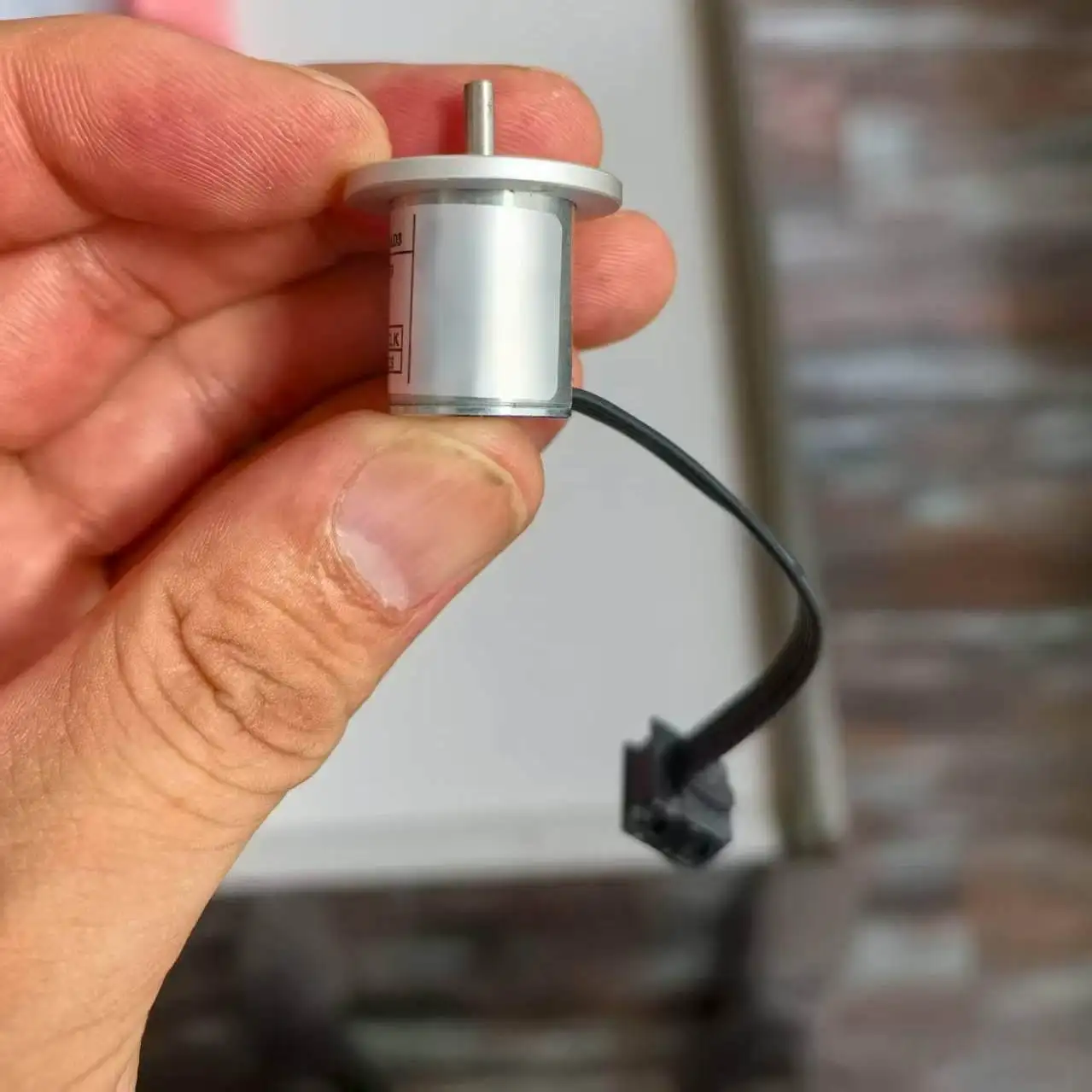 Miniature Absolute Voltage Output Encoder PD-1503-ANA