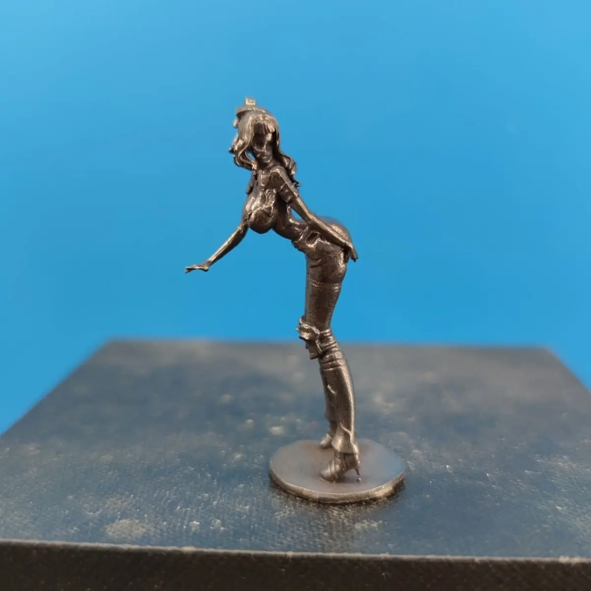Antique Brass 2D Anime Female Character Mini Figurine Decorative Home Ornament Collectible Statue Modern Art Figure​