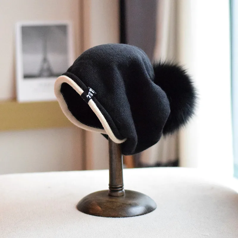 New Rolled Edge Side Label Knitted Hat for Women, Autumn and Winter Fox Fur Ball Hat Versatile Ear Protection Pile Pile Yarn Hat