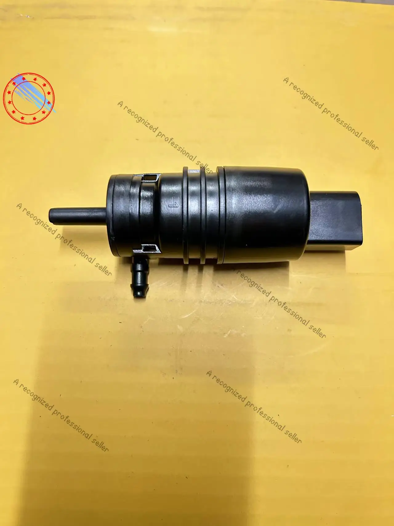 

Suitable for Mercedes-Benz W171SLK350SLK200SLK280SLK300 wiper glass spray motor motor cleaning pump