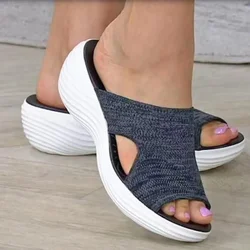 Sandali da donna 2023 estate nuove pantofole da donna all'aperto pantofole da spiaggia Casual in maglia traspirante pantofole con zeppa in tinta unita