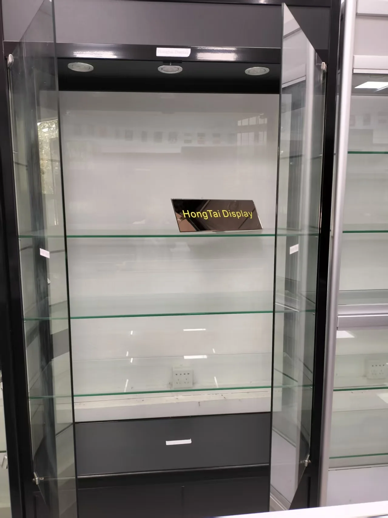 Custom.Adjustable Aluminium Retail Cabinet Display Rack mit hellem LED-Licht Beliebte Stile Full View Shop Fitting für Store Di