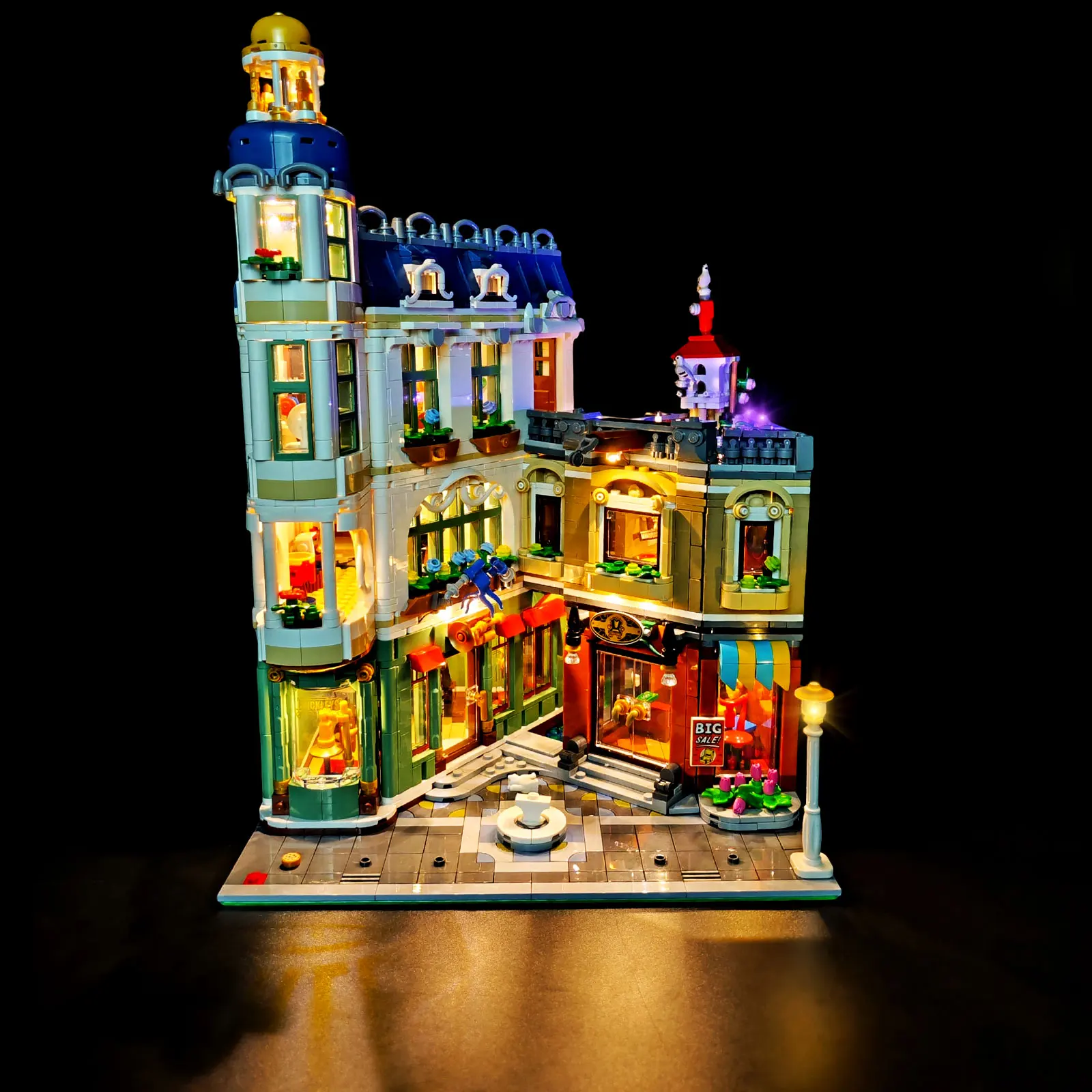 

Комплект светодиодного освещения LYBMTWF, совместимый с конструктором Lego 11371 Shopping Street (модельные блоки в комплект не входят)