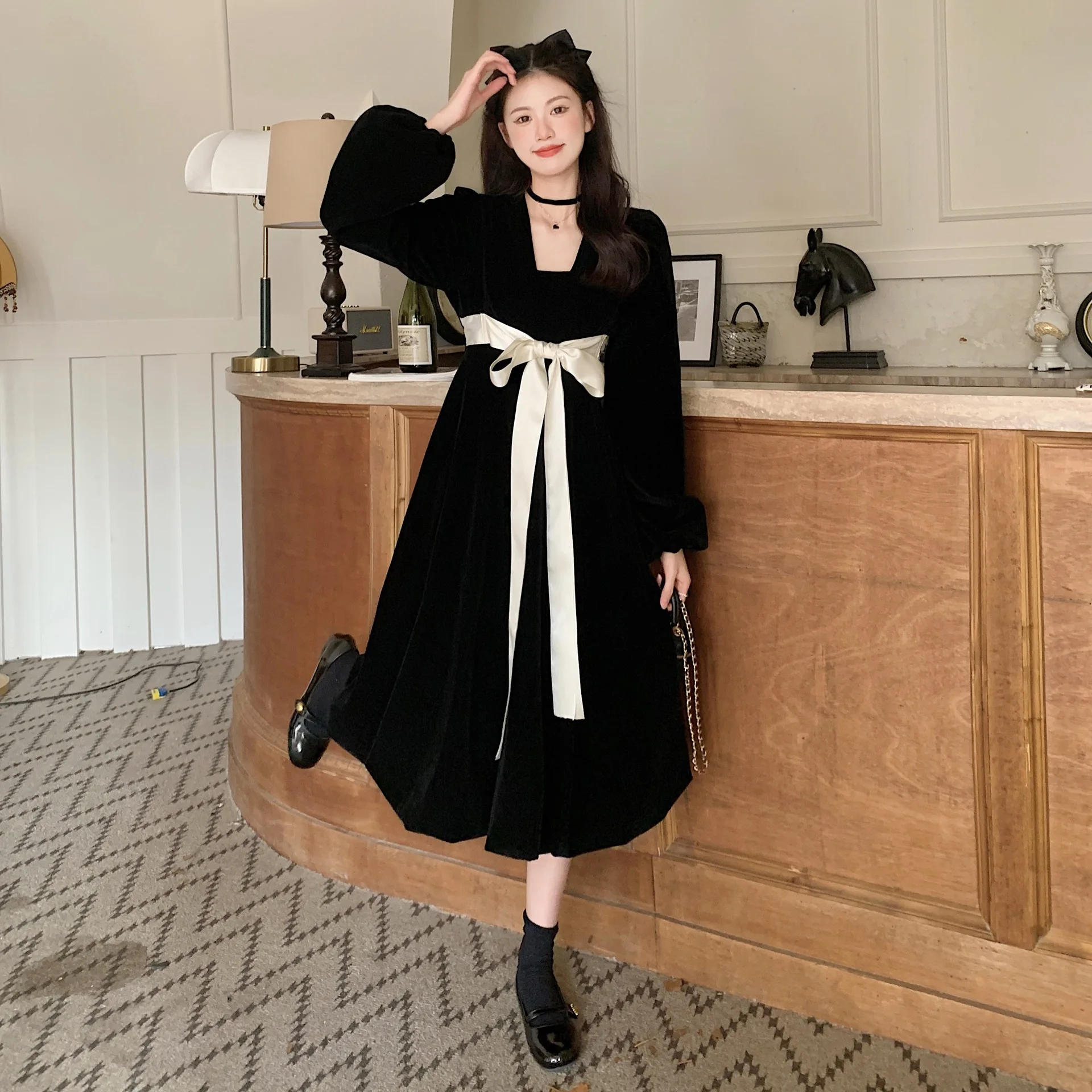 Vintage Velvet Dresses Slimming Reducing Age Bow Tie Small Black Long Skirts Autumn New Winter Fashion Sweet Princess Dress