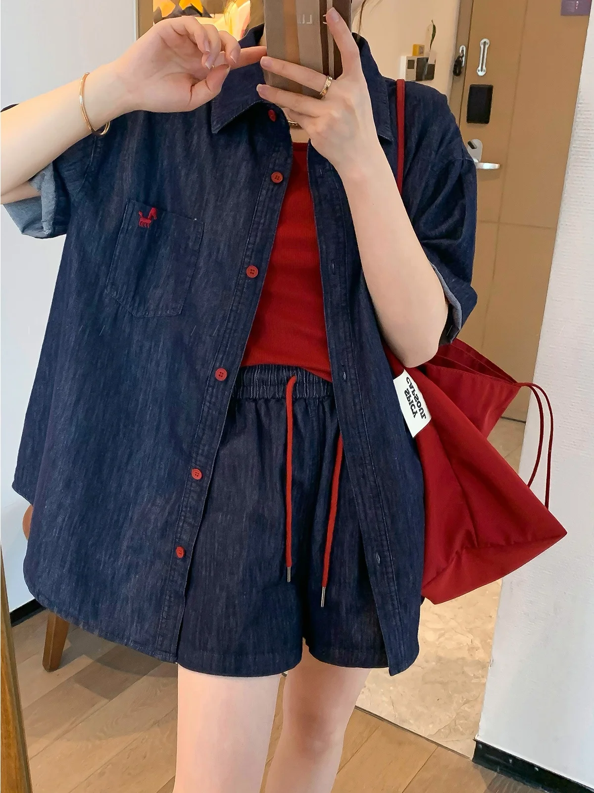 

Комплект из джинсовой ткани Love Devil Fi: женский летний новый комплект из топа на бретельках и шорт с широкими штанинами, модный повседневный стиль