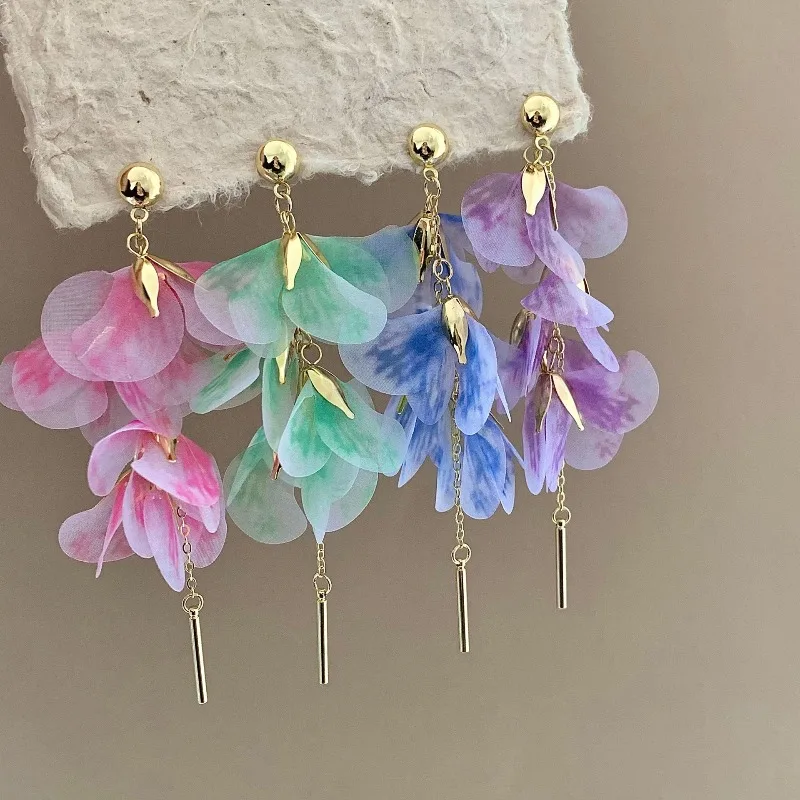 Floral tulle tassel earrings: fresh and delicate, holiday-inspired studs with a rustic, long-drop design