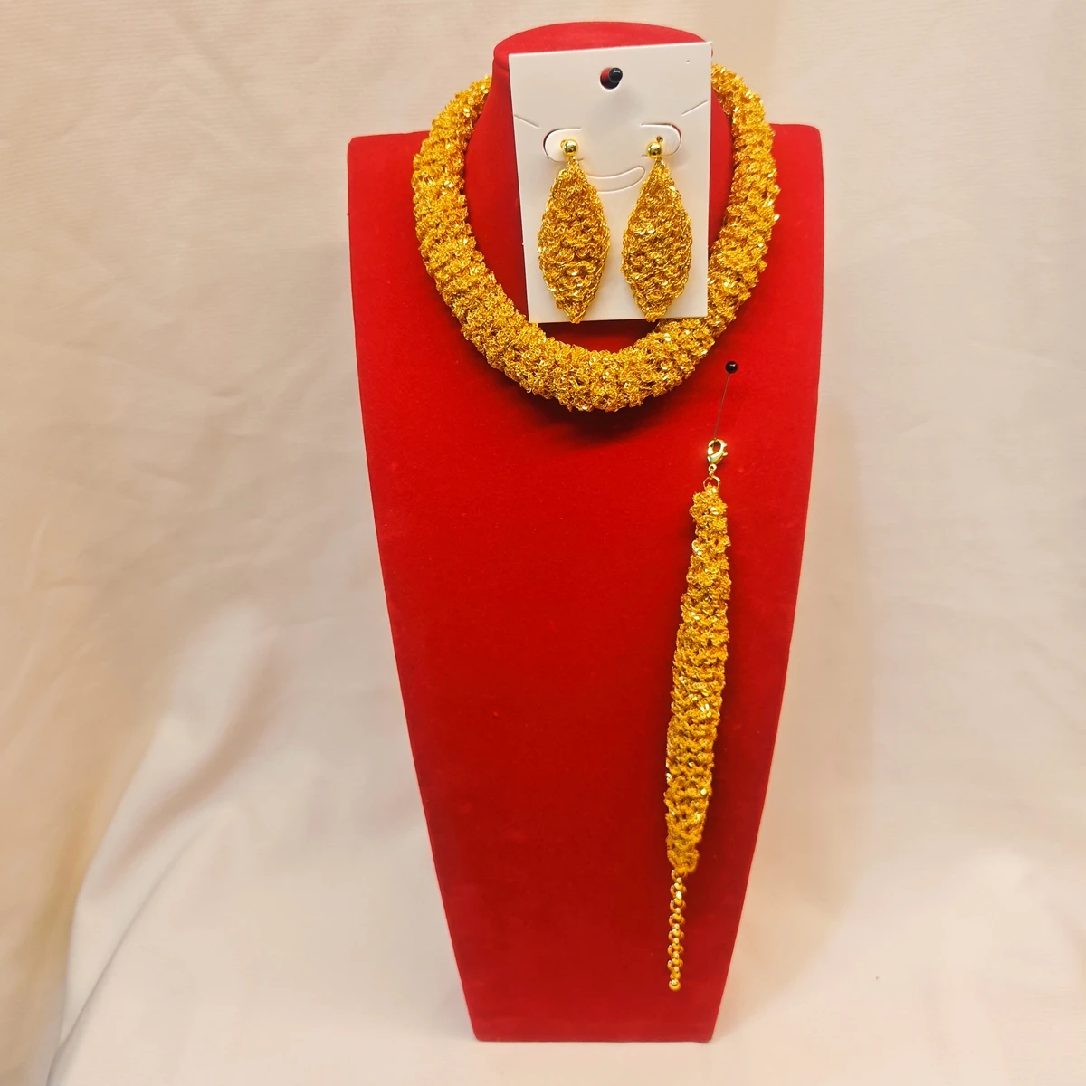 New EU Dubai Fashion High end 24K Gold Plated Necklace, Earrings, Bracelets, Exquisite Engagement Party Jewelry Set for Lovers