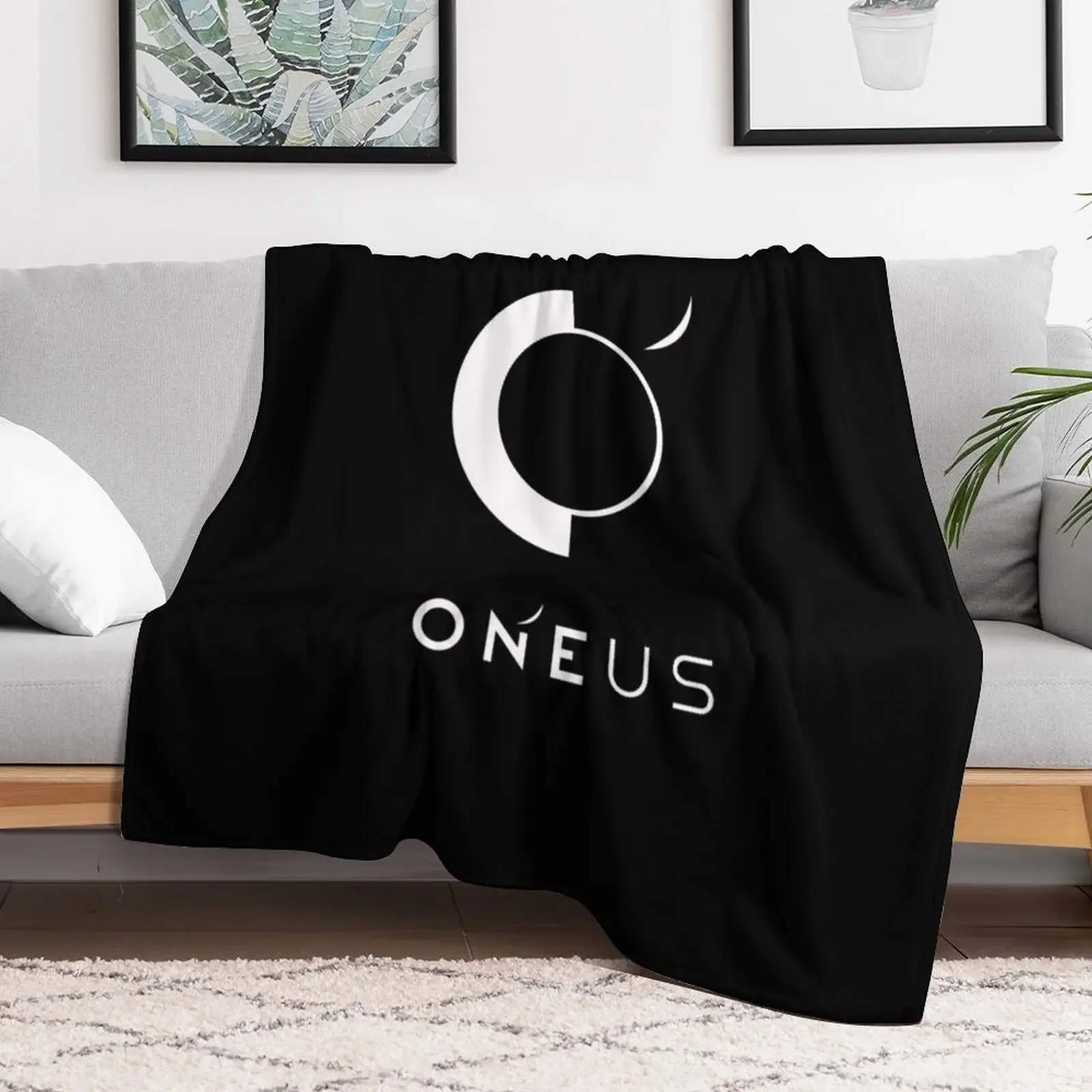 KPOP BOY GROUP ONEUS LIGHT US Classic T-Shirt Throw Blanket Picnic funny gift Luxury Blankets