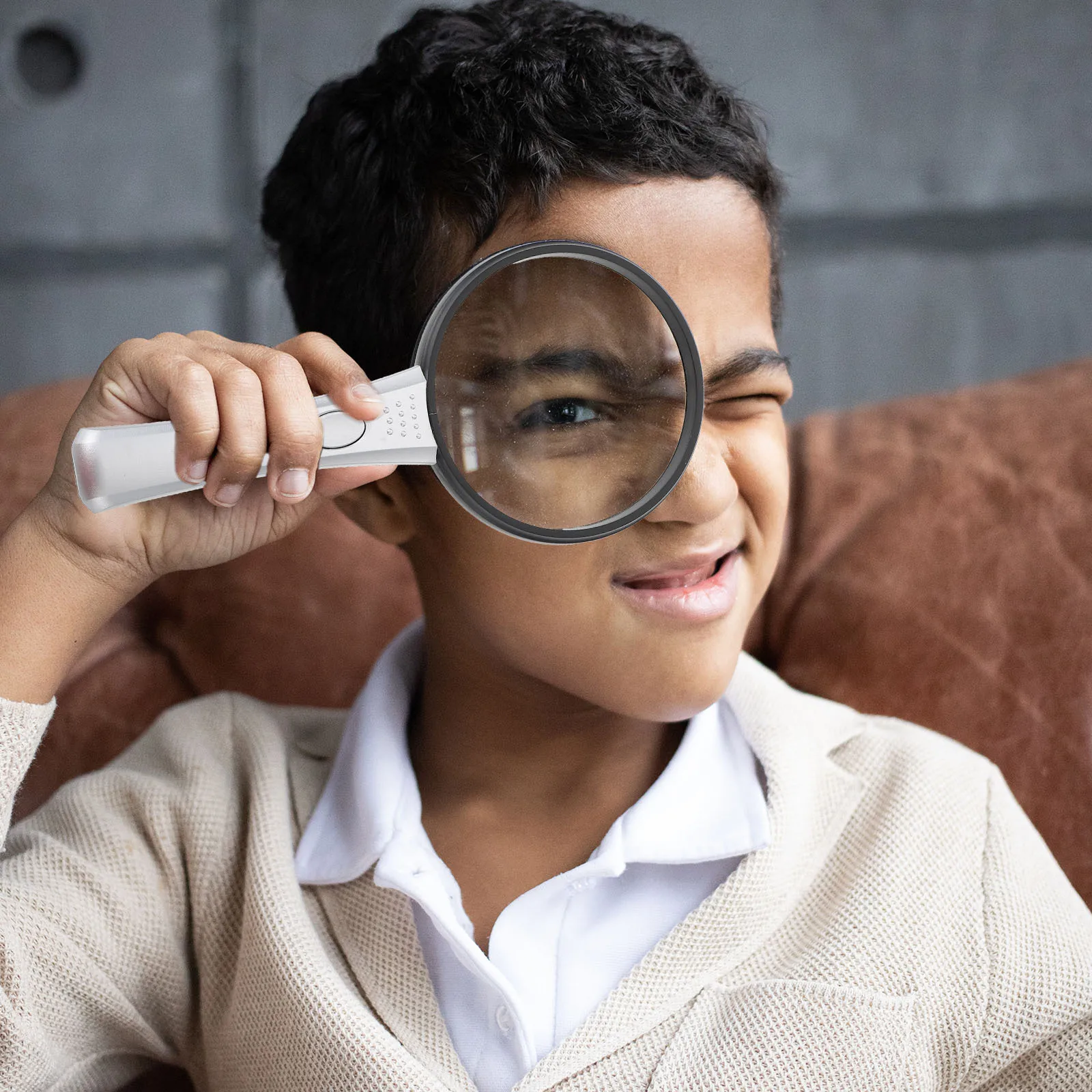 

1Pcs Reading Magnifying Glass with LED Light Durable Handy Magnifier High Definition for Elderly Kids and Books