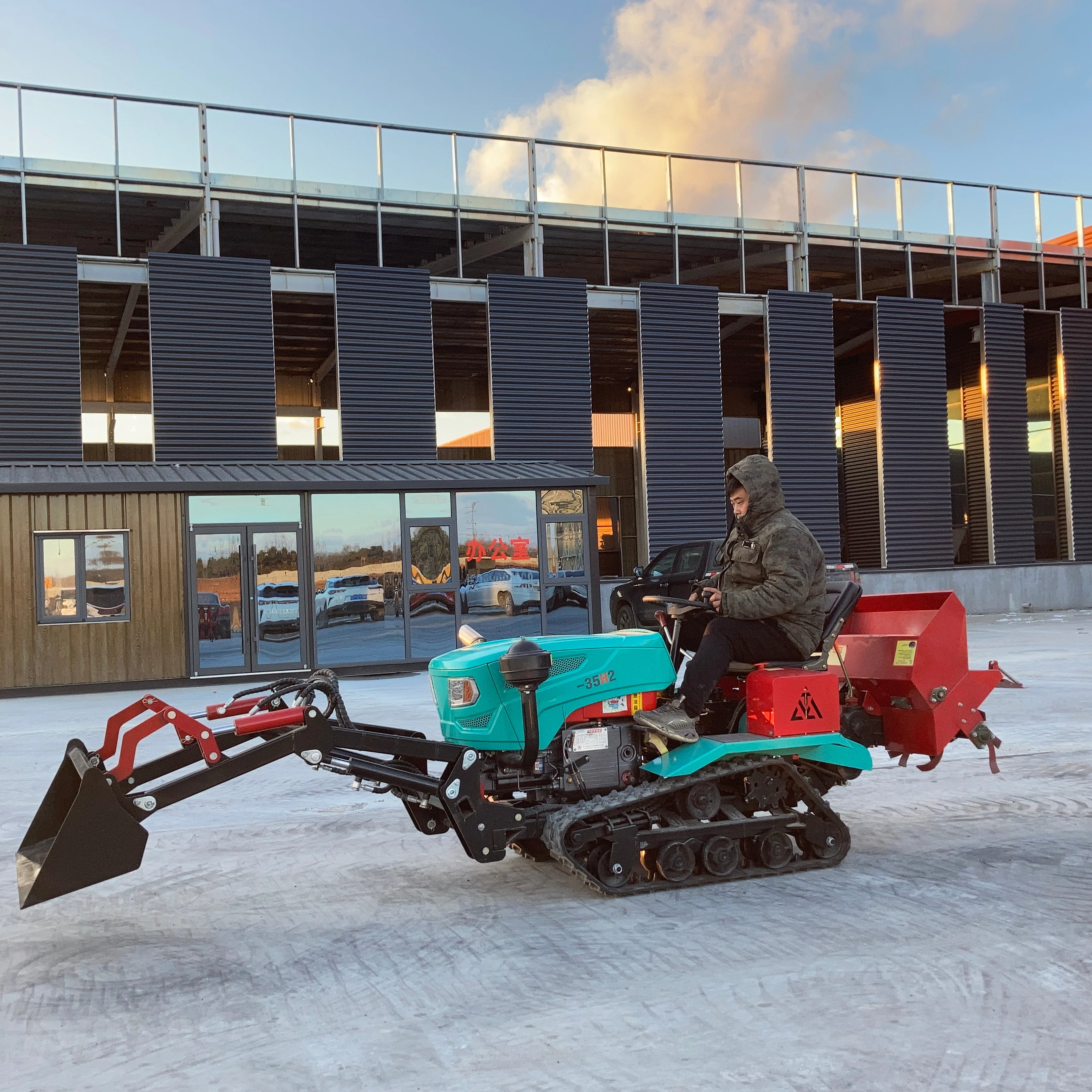 

China Factory Agricultural Machine Small Tractor 25HP 35HP 50HP Mini Crawler Tractor with Multifunctional