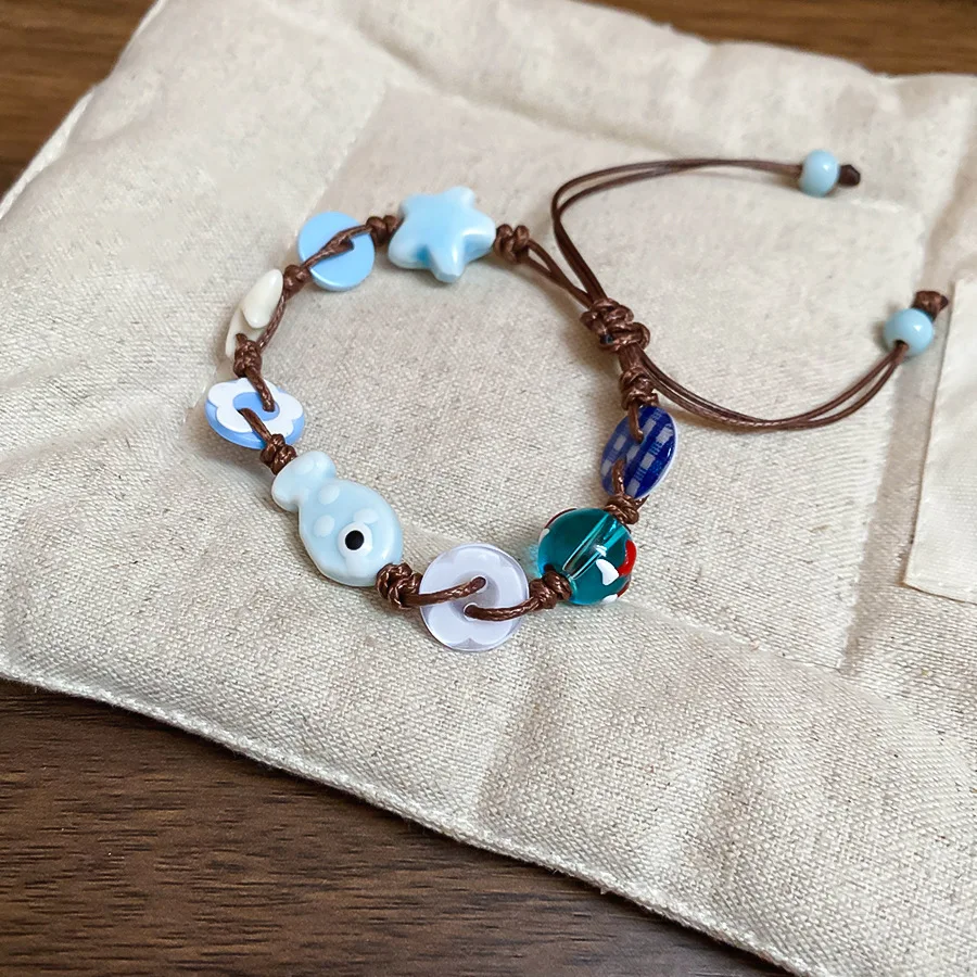 Keramik-Fisch-Stern-Armbänder mit geflochtenem Seil für Frauen, niedliche blaue kleine Knopf-Armbänder, romantischer verstellbarer Schmuckzubehör. – Detail 9