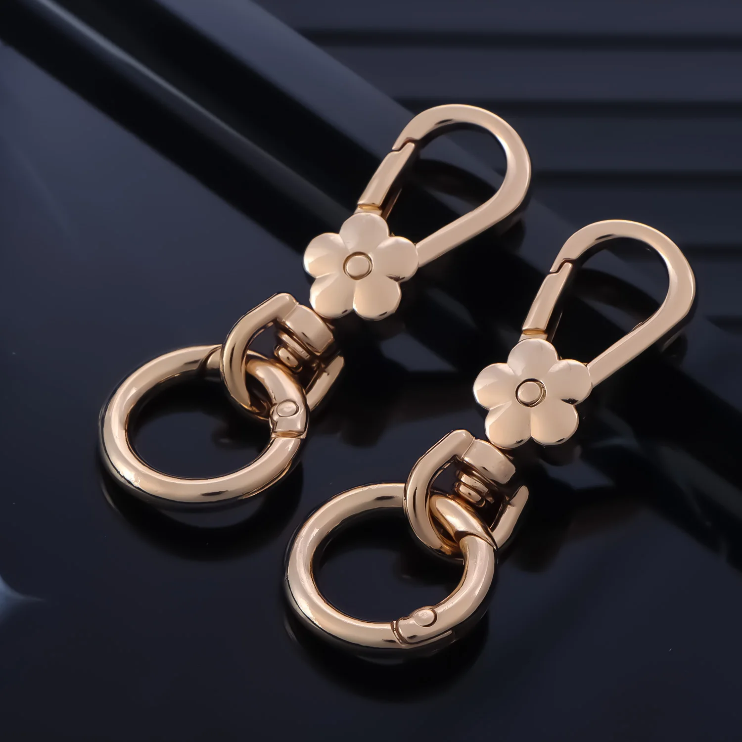 2 قطعة سلسلة المفاتيح زهرة كليب حلقة رئيسية ، حلقة تسلق المفاتيح كليب مفتاح سلسلة هوك حامل المنظم للمنزل سيارة