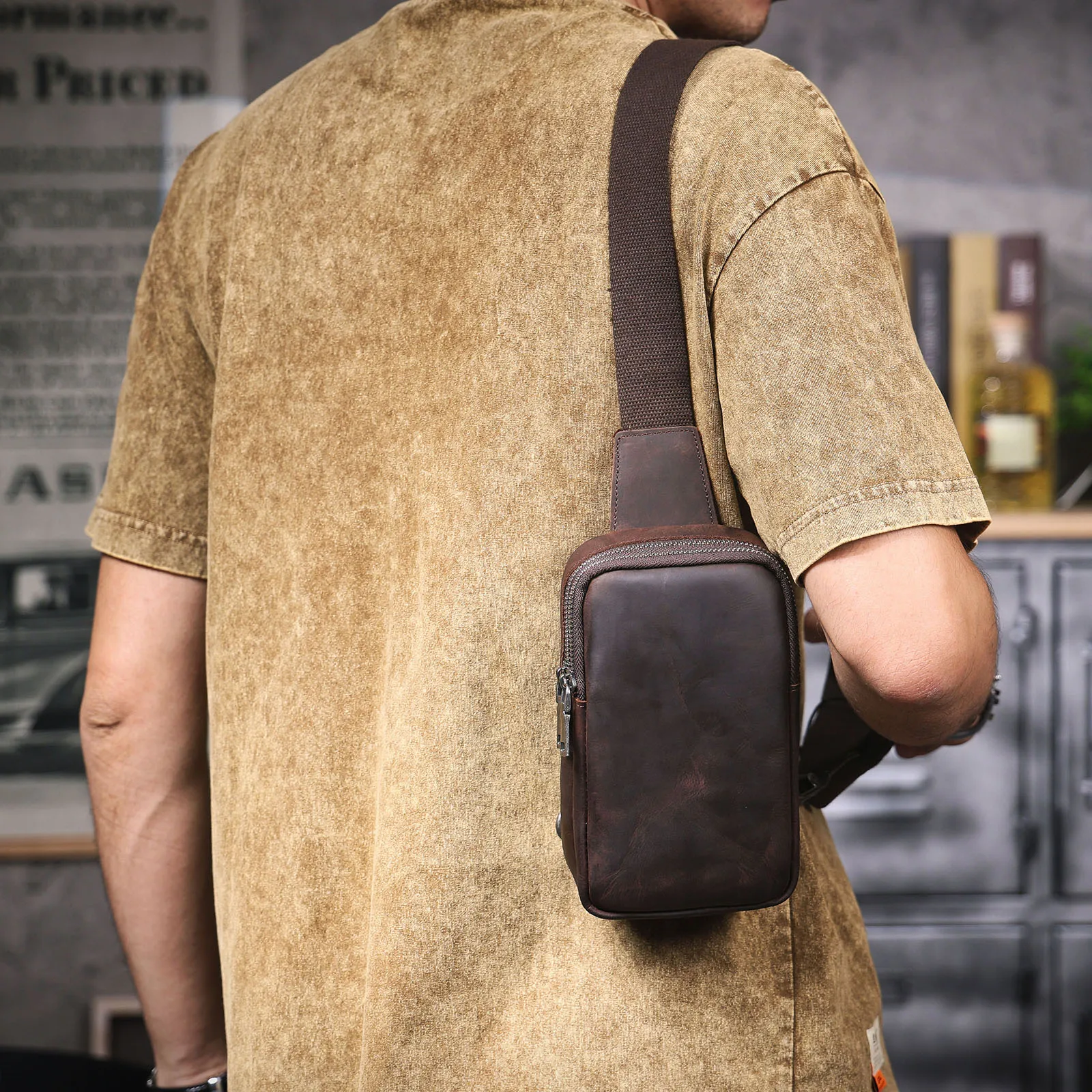Premium-Brusttasche aus echtem Leder für Herren, Vintage-Umhängetasche aus Vollnarbenleder, Umhängetasche, Sling Bag, Tagesrucksack mit großem Fassungsvermögen – Detail 6