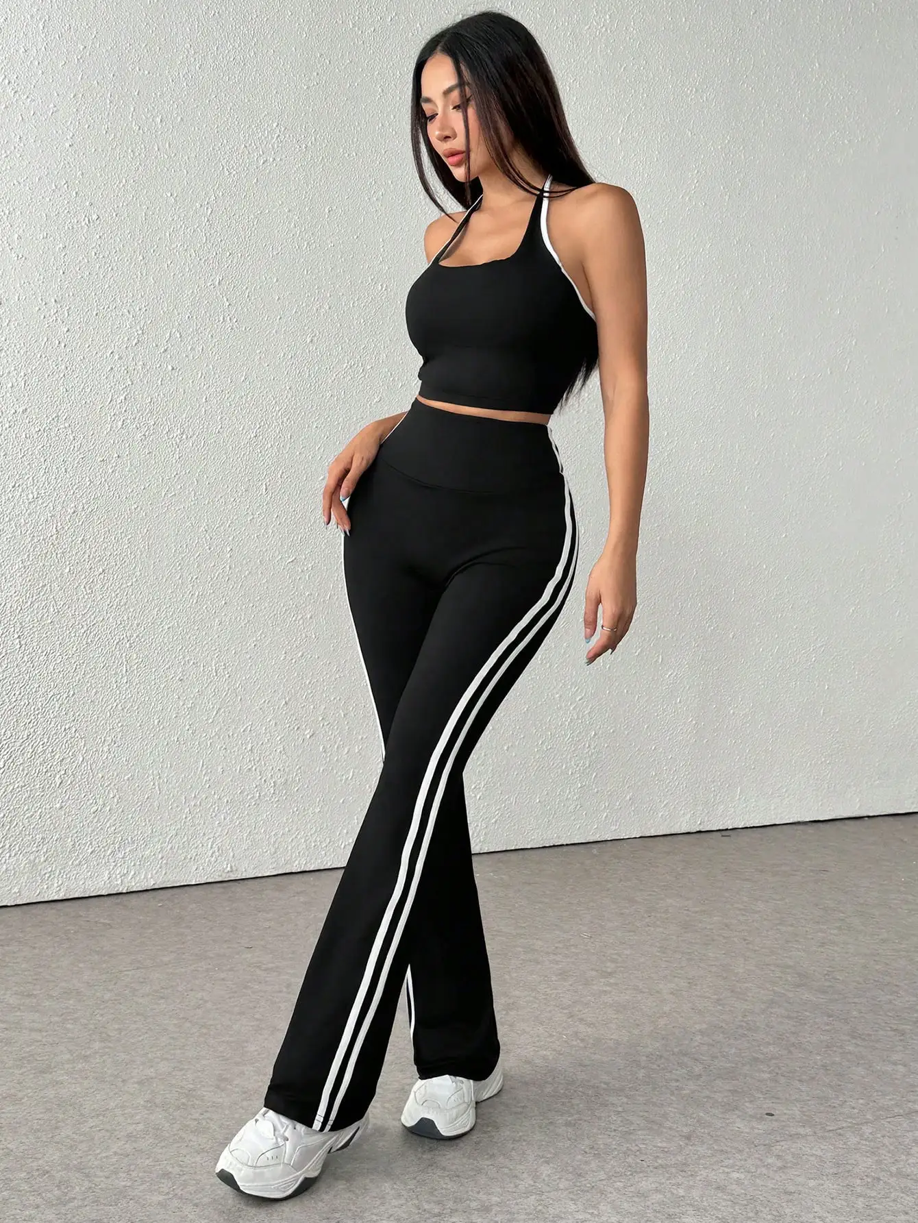 

2pcs Set Backless Crop Top And High Waist Striped Sports Pants Black Casual Activewear