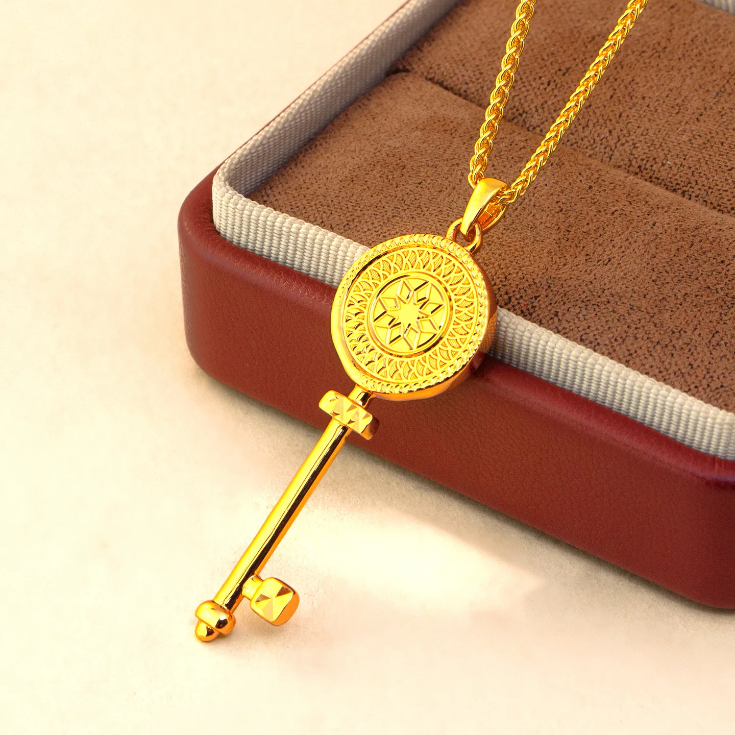 9999 gold small key pendant, unique design, versatile, collar chain for women