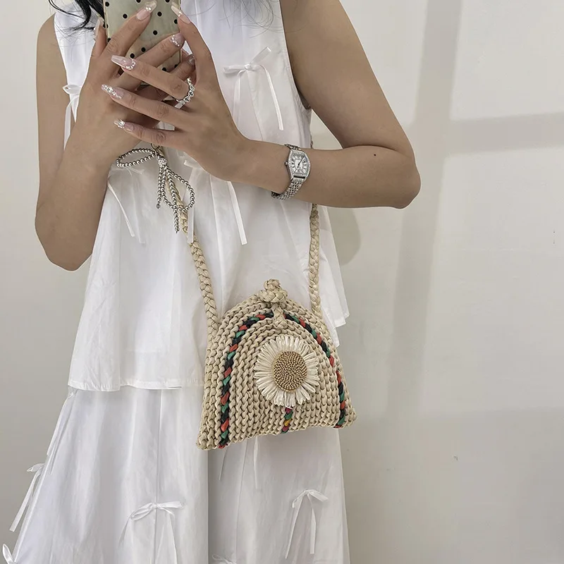 Unique Niche Design Bag 2024 New Women\'s Bag Popular Personality Beautiful Woven Messenger Casual Shell Bag