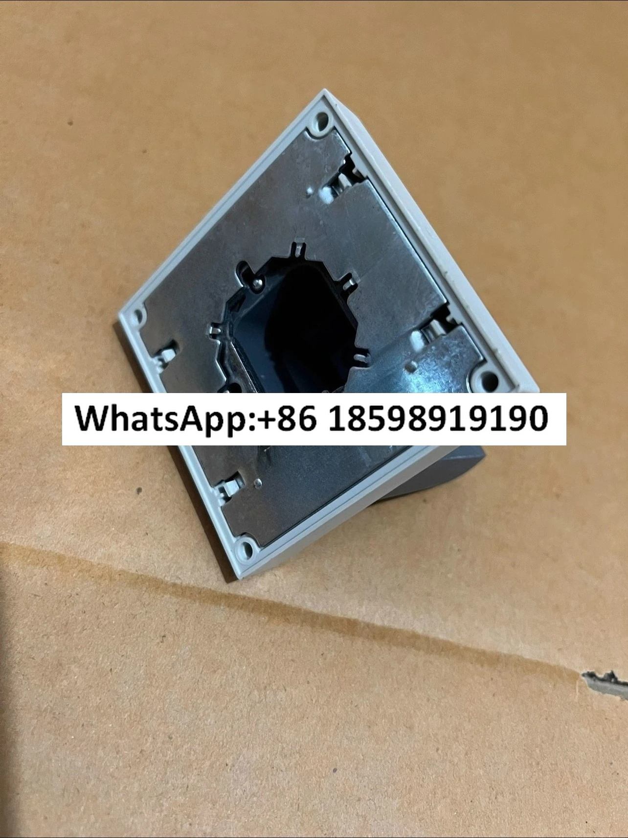 poignee-3vt-poignee-8216-rotatif-8110-boitier-moule-circuit-isolation-capacitive-d'armoire-basse-tension