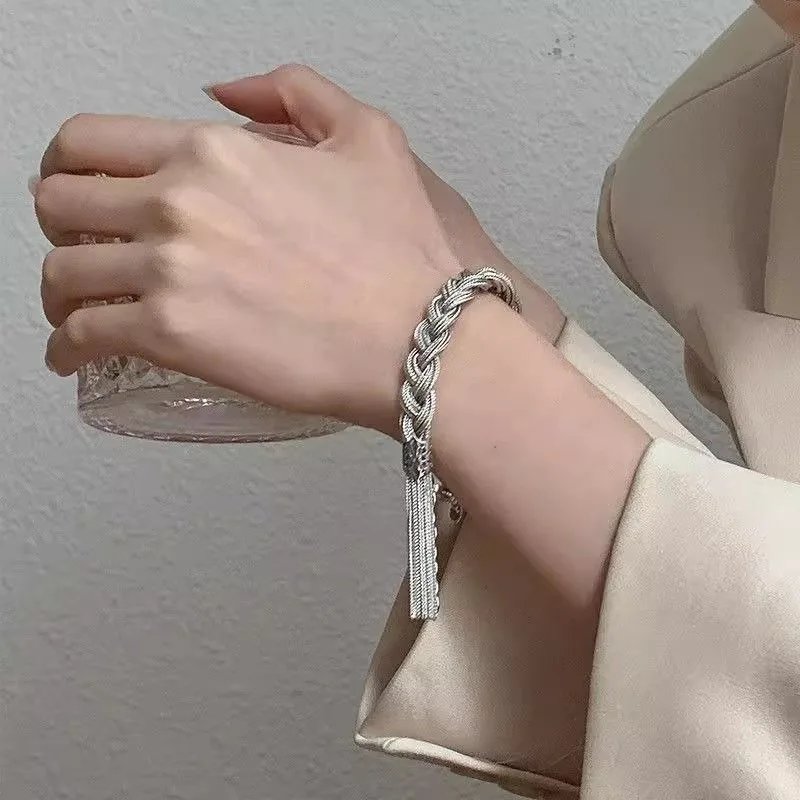 

Vintage New Chinese Twist Handmade Braided Tassel Cord Bracelet Ethnic Niche Elegant Design Daily Wear Jewelry Gift for Women