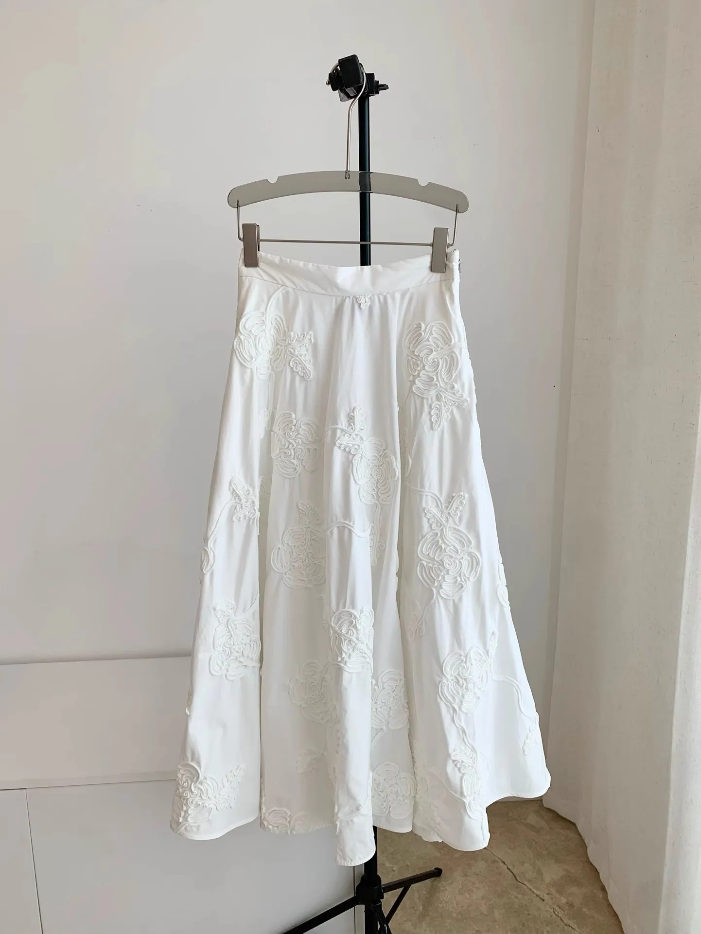 

Полуюбка женская элегантная темпераментная пластина с цветочной вышивкой летние каникулы длинная полуюбка